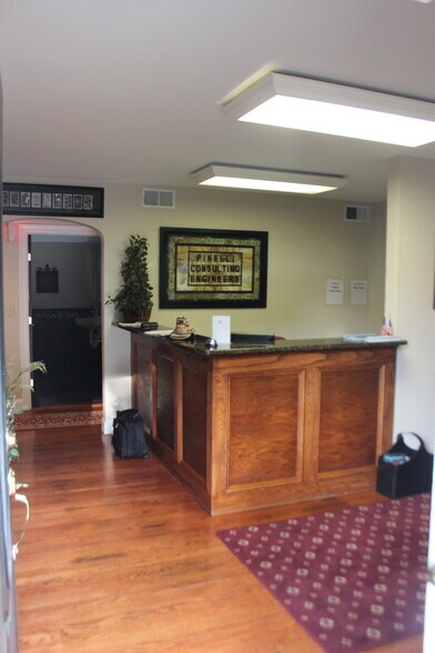More Photos Of 205 State Route 31 N, Washington Office Residential For Lease