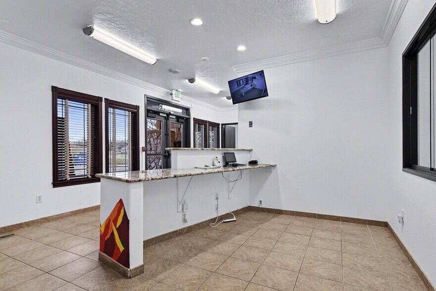 More Photos Of 2563 S Five Mile Ave, Boise Office Residential For Lease