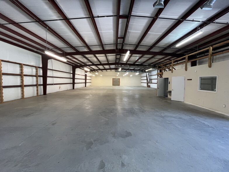 More Photos Of 3015 Bashor Rd, Conway Warehouse For Lease