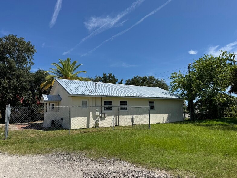More Photos Of 2362 S Nova Rd, Daytona Beach Medical For Lease