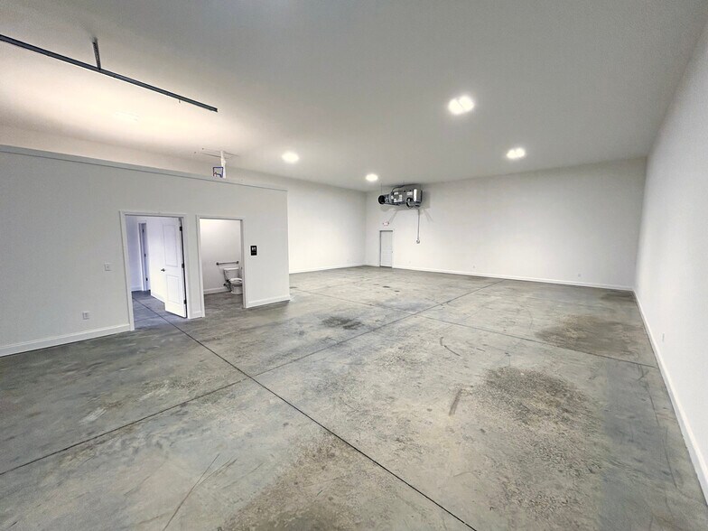 More Photos Of 405 Red Squirrel St, Bowling Green Industrial For Sale