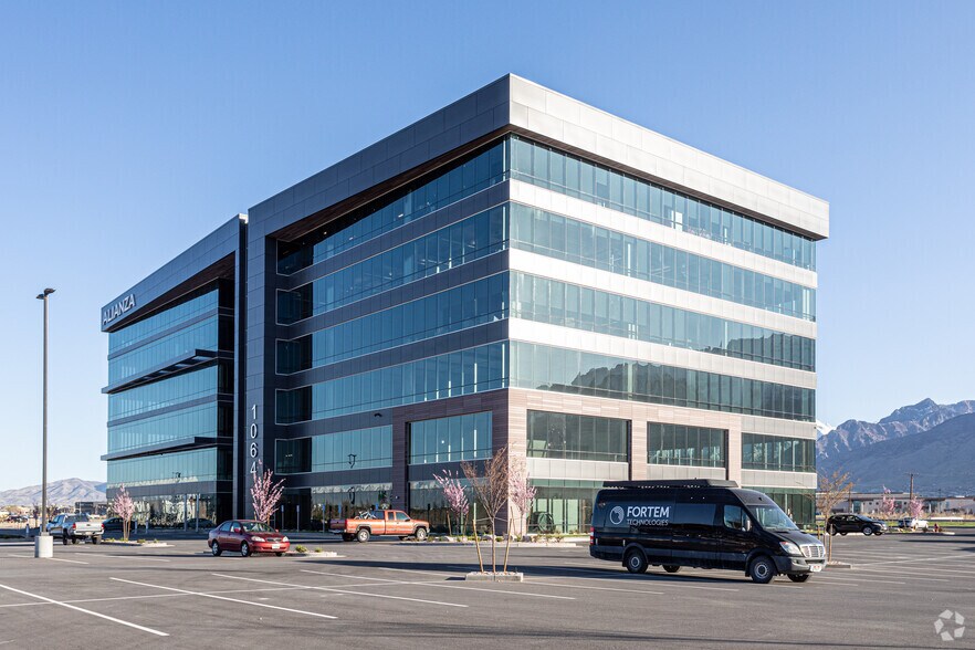 More Photos Of 1064 S North County Blvd, Pleasant Grove Office For Lease