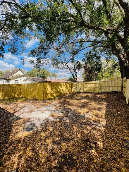More Photos Of 2507 N Armenia Ave, Tampa Office Residential For Lease
