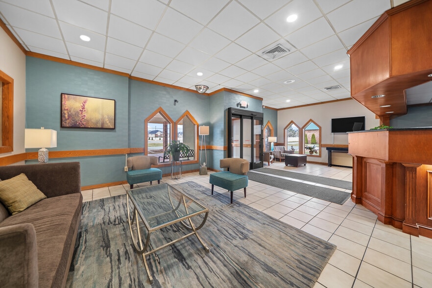 More Photos Of 21700 West Rd, Woodhaven Hotel For Sale