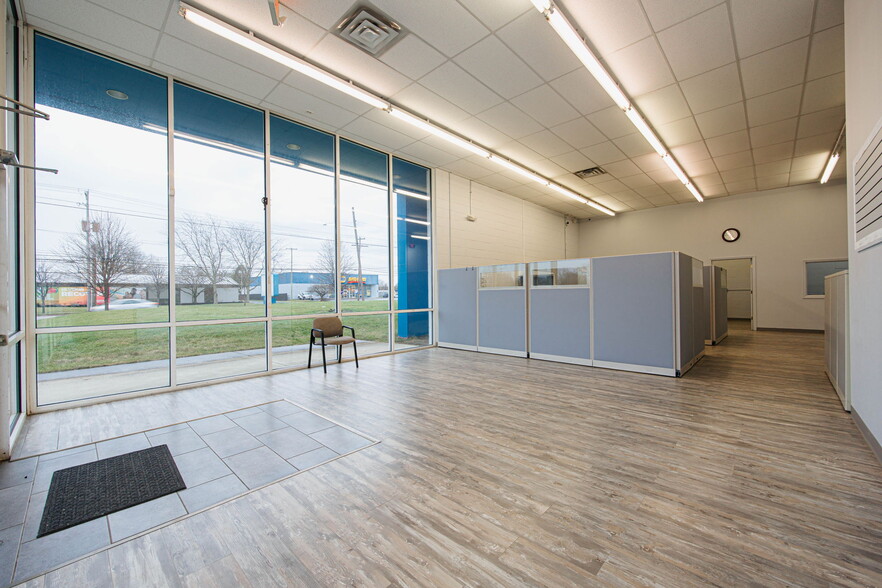 More Photos Of 4011 E Main St, Columbus Freestanding For Lease