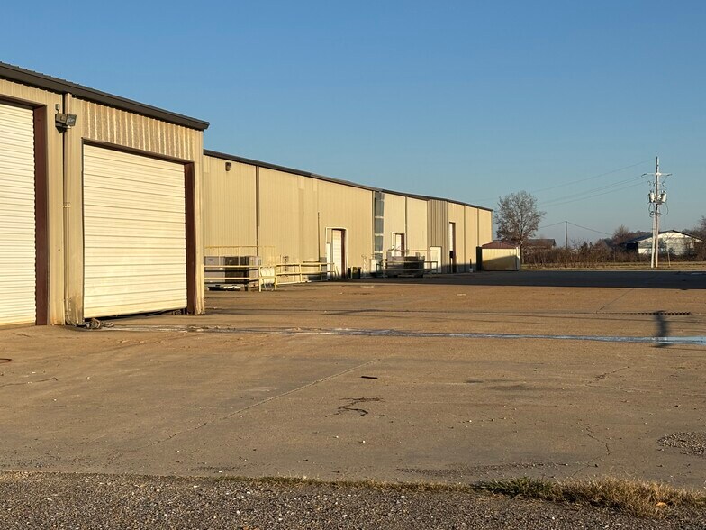 More Photos Of 101 Scates Rd, Gilbert Manufacturing For Sale