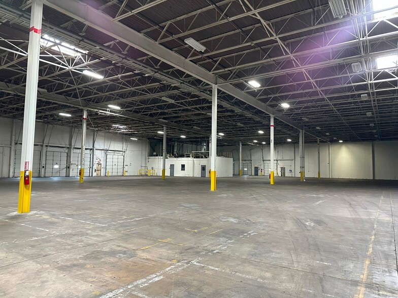 More Photos Of 21800 S Cicero Ave, Matteson Warehouse For Lease