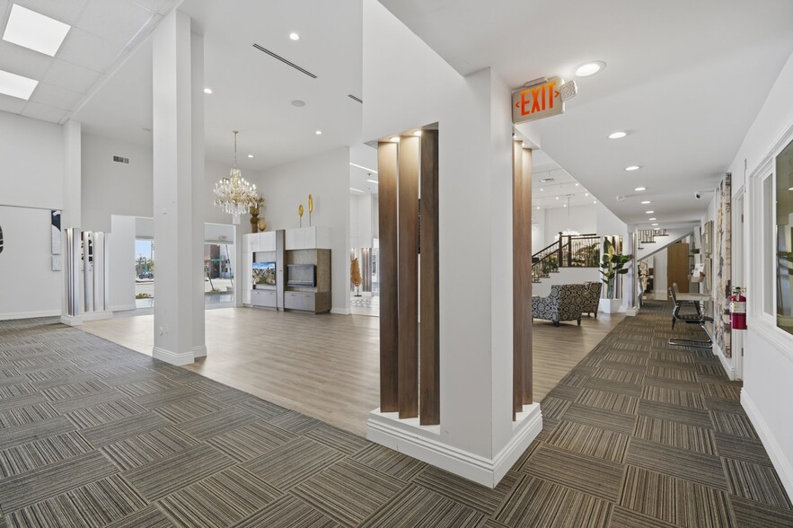 More Photos Of 565 N Tustin St, Orange Freestanding For Sale
