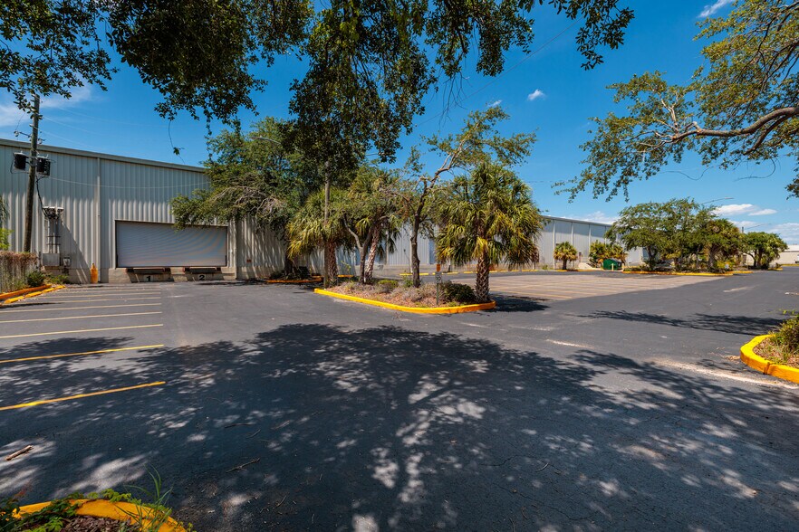 More Photos Of 6750 N Bryan Dairy Rd, Seminole Distribution For Lease