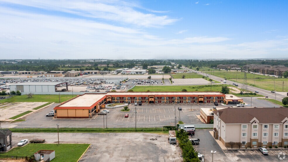 More Photos Of 820 S MacArthur Blvd, Oklahoma City Hotel For Sale