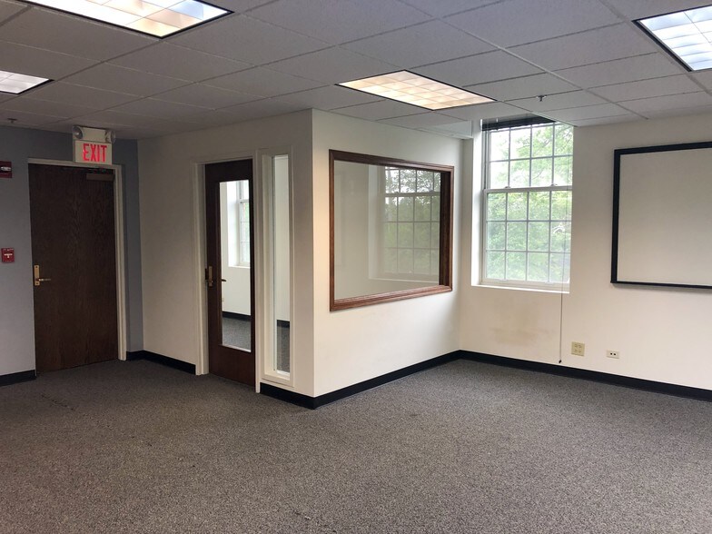 More Photos Of 127 S First St, Geneva Office Residential For Lease