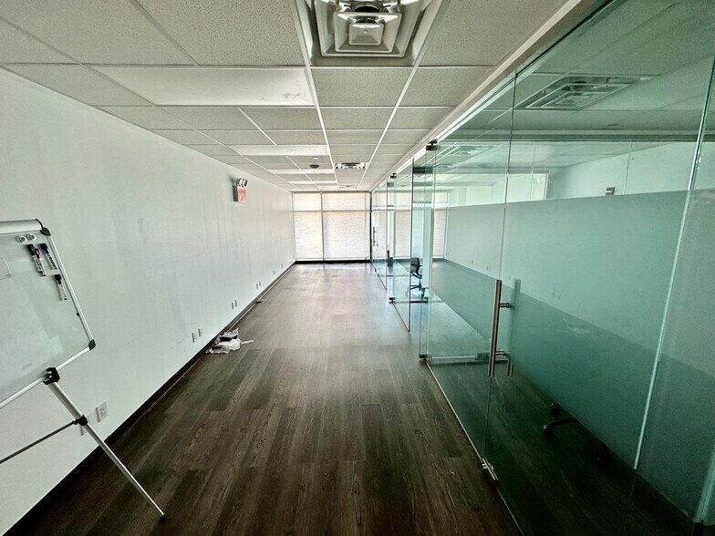 More Photos Of 13668 Roosevelt Ave, Flushing Office Residential For Lease