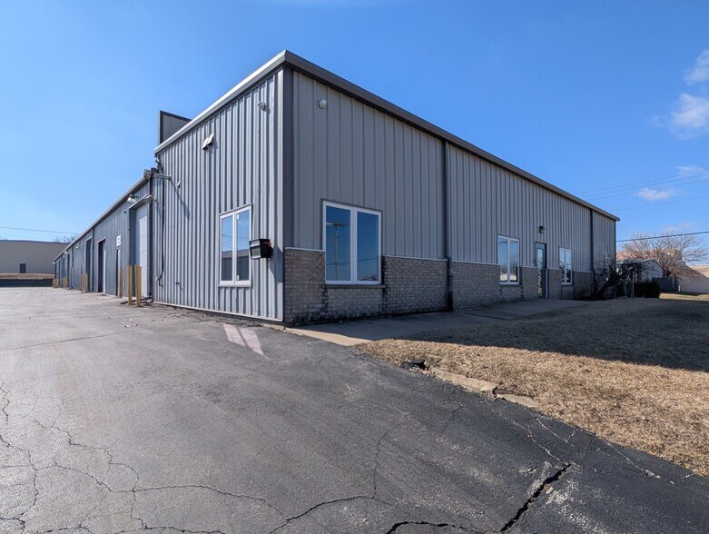 Primary Photo Of 4787 Hydraulic Rd, Rockford Manufacturing For Sale