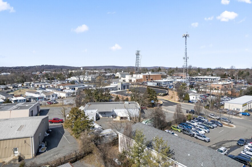 More Photos Of 309 Parker Ct SE, Leesburg Freestanding For Lease