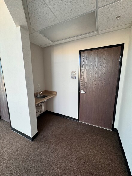 More Photos Of 2965 Coleman St, North Las Vegas Distribution For Lease