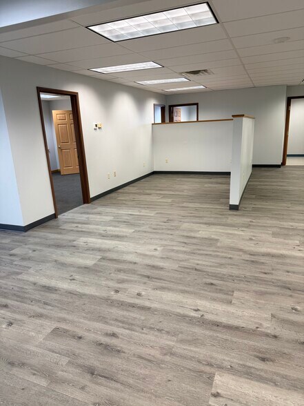More Photos Of 1542 Industrial Dr, Shawano Showroom For Lease