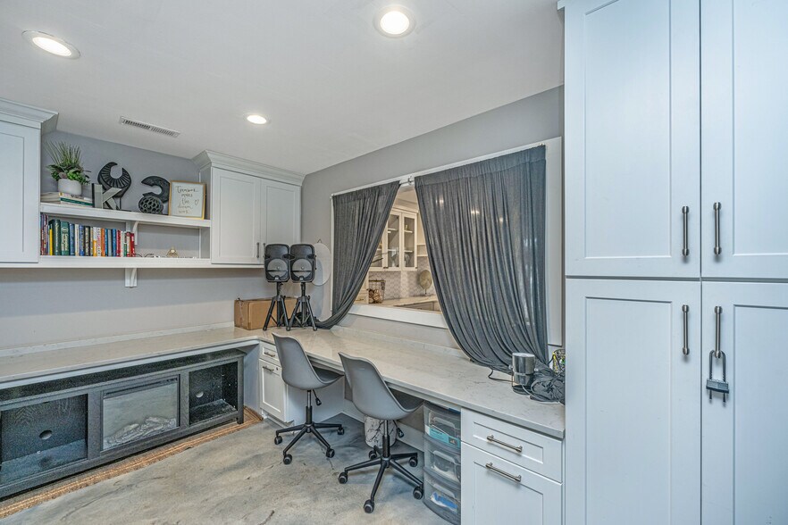 More Photos Of 622 Old Trolley Rd, Summerville Storefront For Sale