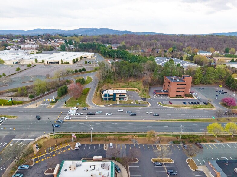 More Photos Of 1431 Seminole Trl, Charlottesville Freestanding For Sale