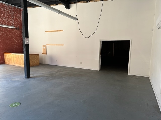 More Photos Of 534 Bridge St, Danville Showroom For Lease