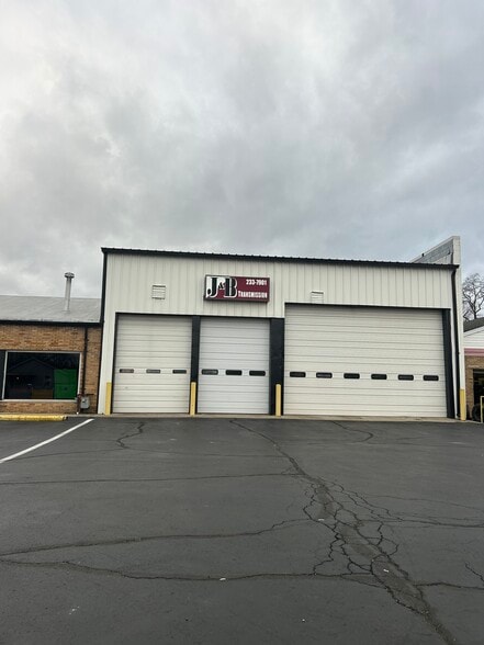 Primary Photo Of 2547 Valley St, Dayton Auto Repair For Sale