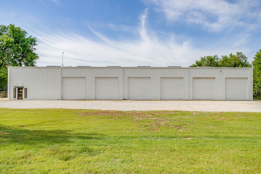 More Photos Of 1600 FM 3433, Newark Warehouse For Sale