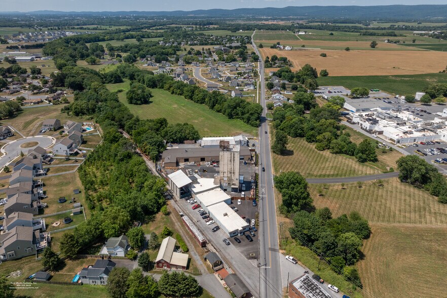 More Photos Of 36 W Pennsylvania Ave, Walkersville Warehouse For Sale