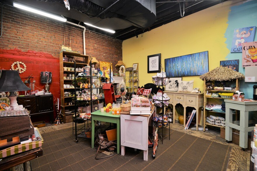 More Photos Of 1401 Williams St, Chattanooga Storefront Retail Office For Sale