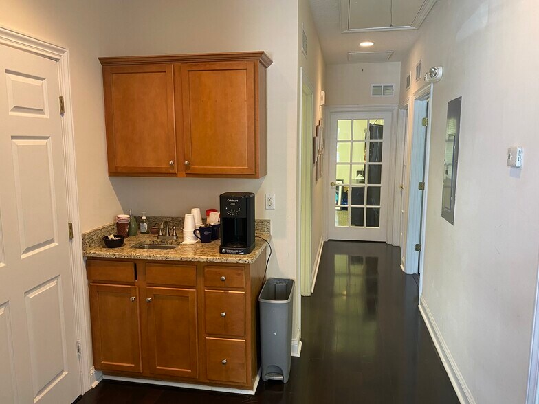 More Photos Of 6817 Southpoint Pky, Jacksonville Loft Creative Space For Lease