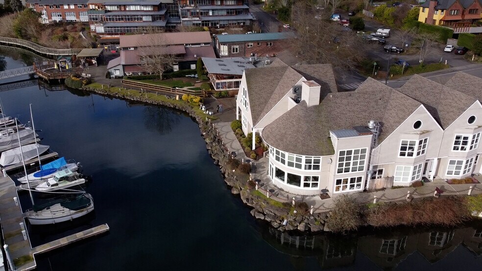 More Photos Of 330 Madison Ave S, Bainbridge Island Office For Lease