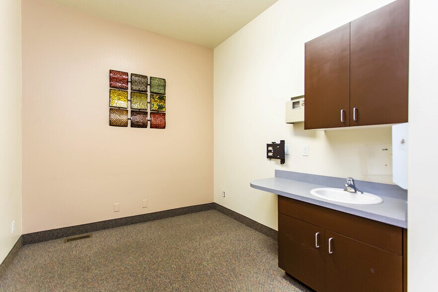 More Photos Of 1263 Bennett Ave, Burley Medical For Lease