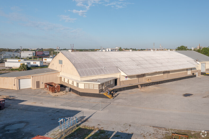 More Photos Of 2101 W Government St, Pensacola Warehouse For Lease