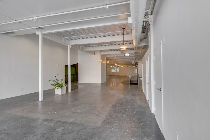 More Photos Of 708 N Croft Ave, Los Angeles Office For Lease