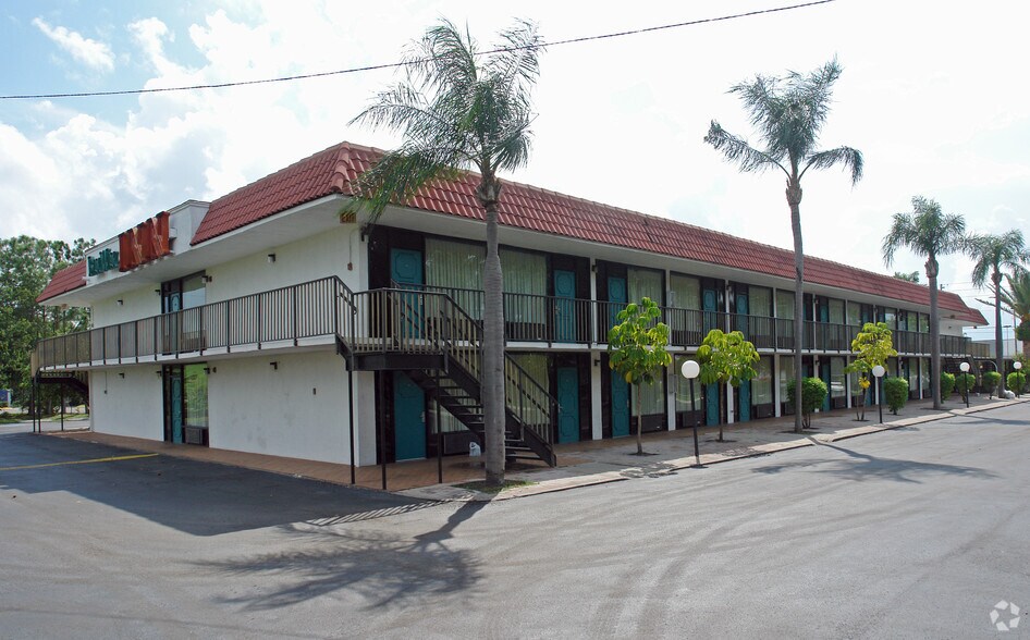 More Photos Of 4400 34th St S, Saint Petersburg Hotel For Sale