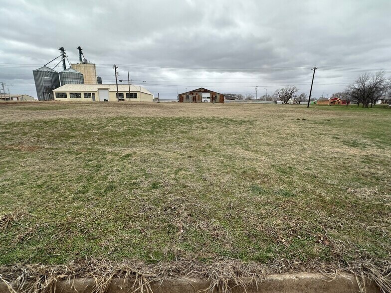 More Photos Of 623 N Main St, Fairview Land For Sale