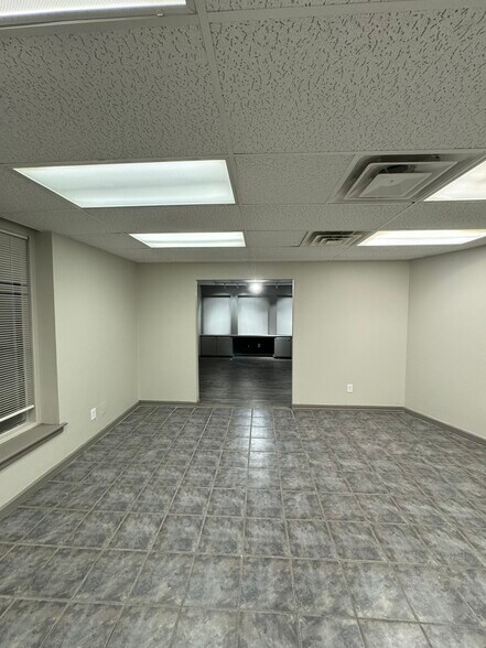 More Photos Of 901 N Virginia Ave, Oklahoma City Manufacturing For Lease