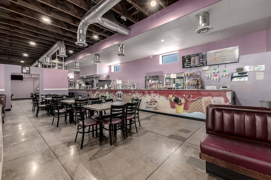 More Photos Of 2533 N 16th St, Phoenix Showroom For Sale