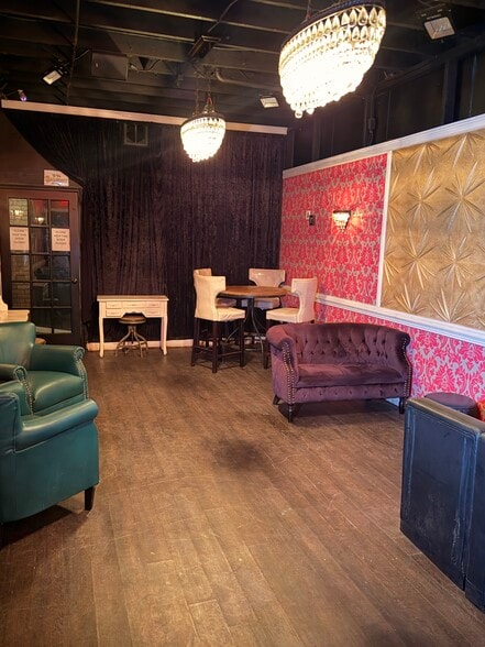 More Photos Of 330 W Hargett St, Raleigh Bar For Lease