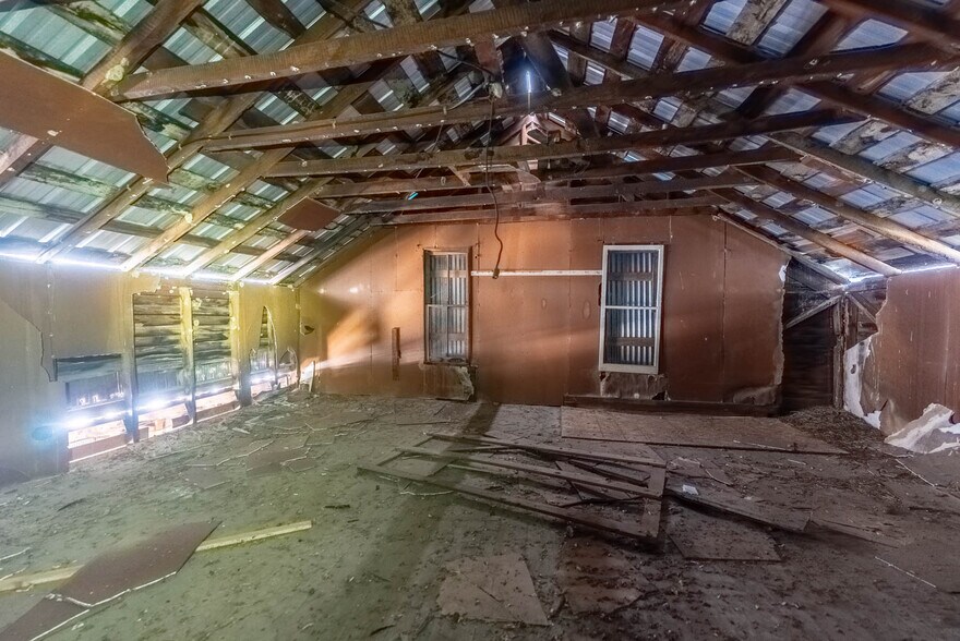 More Photos Of 14597 US-63, Vichy General Retail For Sale