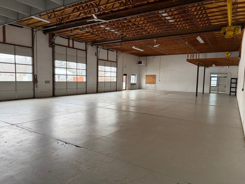 More Photos Of 15475 S Telegraph Rd, Monroe Light Distribution For Lease