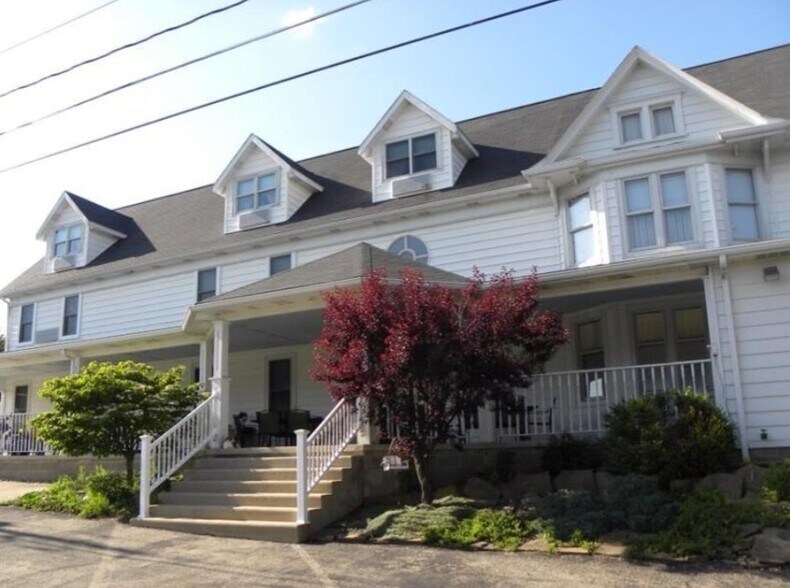 Primary Photo Of 301 Liberty St, Perryopolis Hospitality For Sale