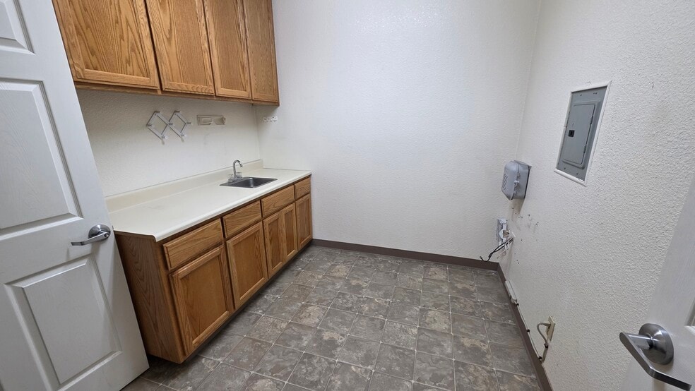 More Photos Of 1103 14th St, Modesto Office For Sale