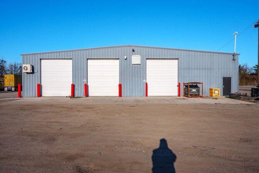 More Photos Of 4937 Dorchester Rd, Charleston Service For Lease