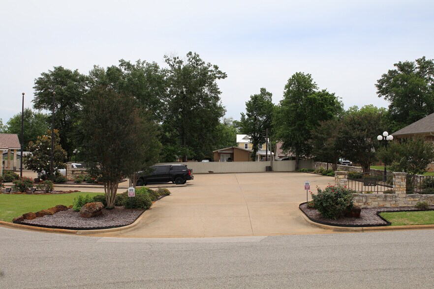 More Photos Of 404 Wynn Dr, Jacksonville Loft Creative Space For Sale