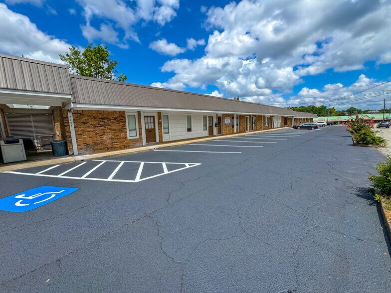 More Photos Of 2204-2208 Hanfred Ln, Tucker Office For Sale