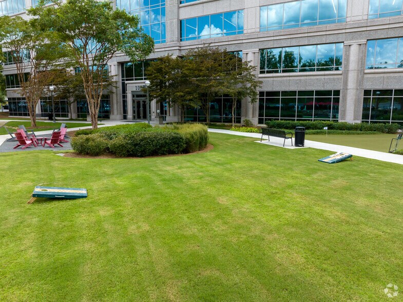 More Photos Of 100 North Point Ctr E, Alpharetta Office For Sale