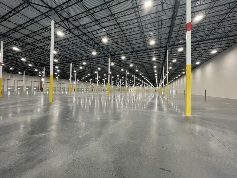 More Photos Of 2860 Stadium Dr, Kannapolis Distribution For Lease