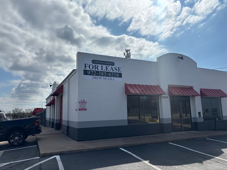 Primary Photo Of 2924 W Division St, Arlington Unknown For Lease