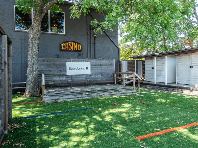 More Photos Of 1000 E 51st St, Austin Storefront Retail Office For Lease