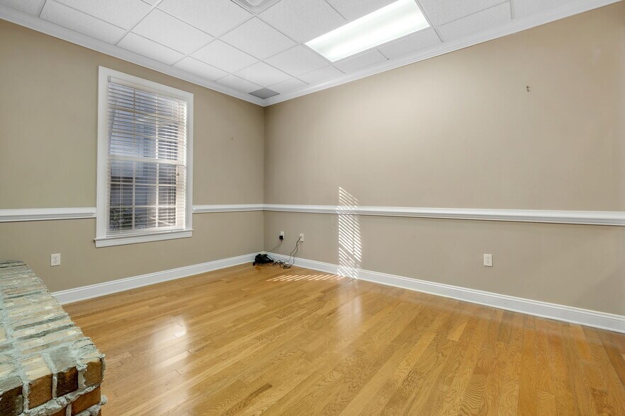 More Photos Of 2104 Delta Way, Tallahassee Office For Sale