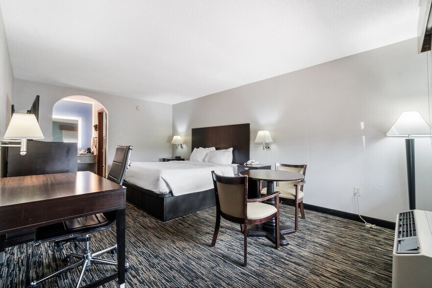 More Photos Of 107 Princeton Blvd, Adairsville Hotel For Sale
